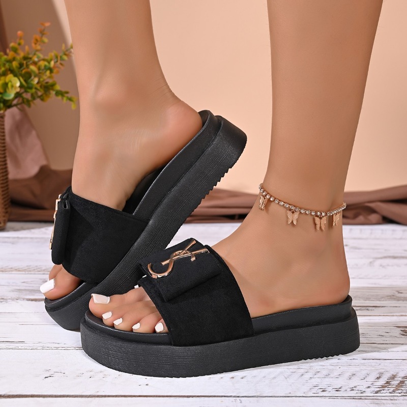 Ciabatte di Lusso da Donna con - Street Fashion Luxury recensione e prezzo