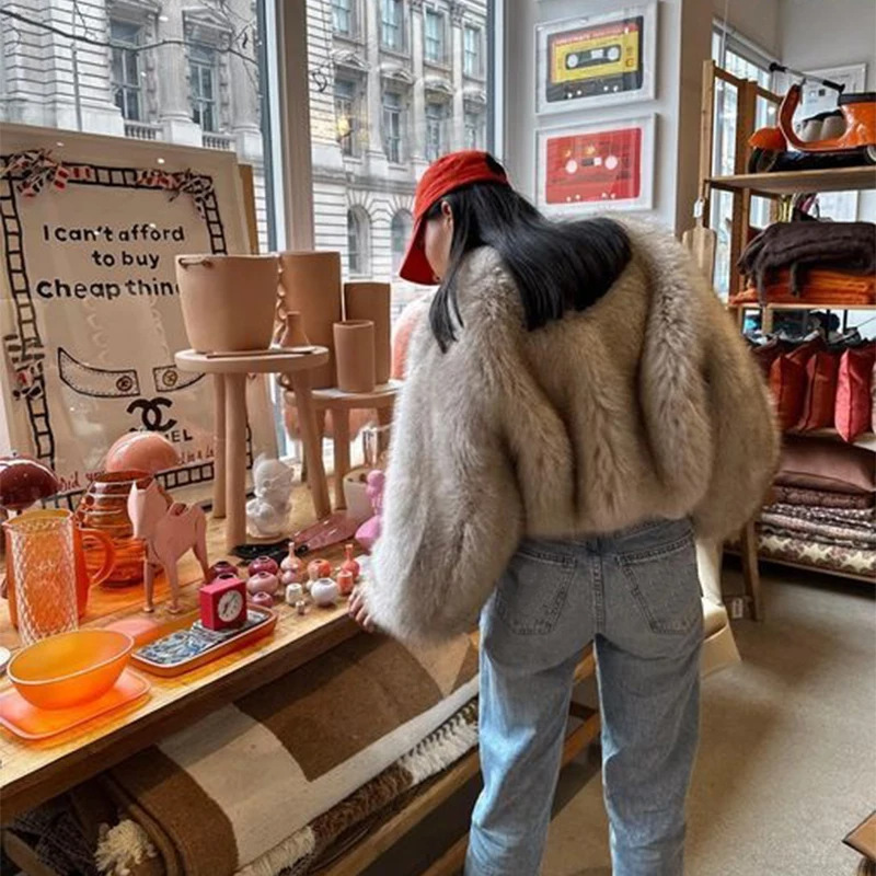 Iconico Cappotto Corto in Pell - Street Fashion Week recensione e prezzo