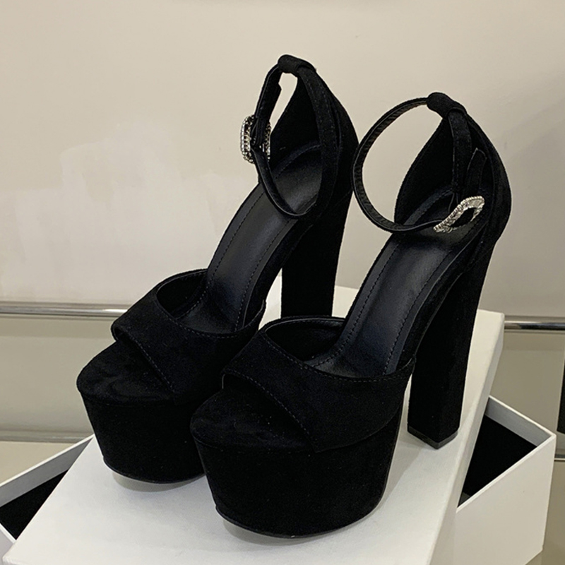 Sandali con Tacco Alto Estremo - Chunky Sneaker Platform recensione e prezzo