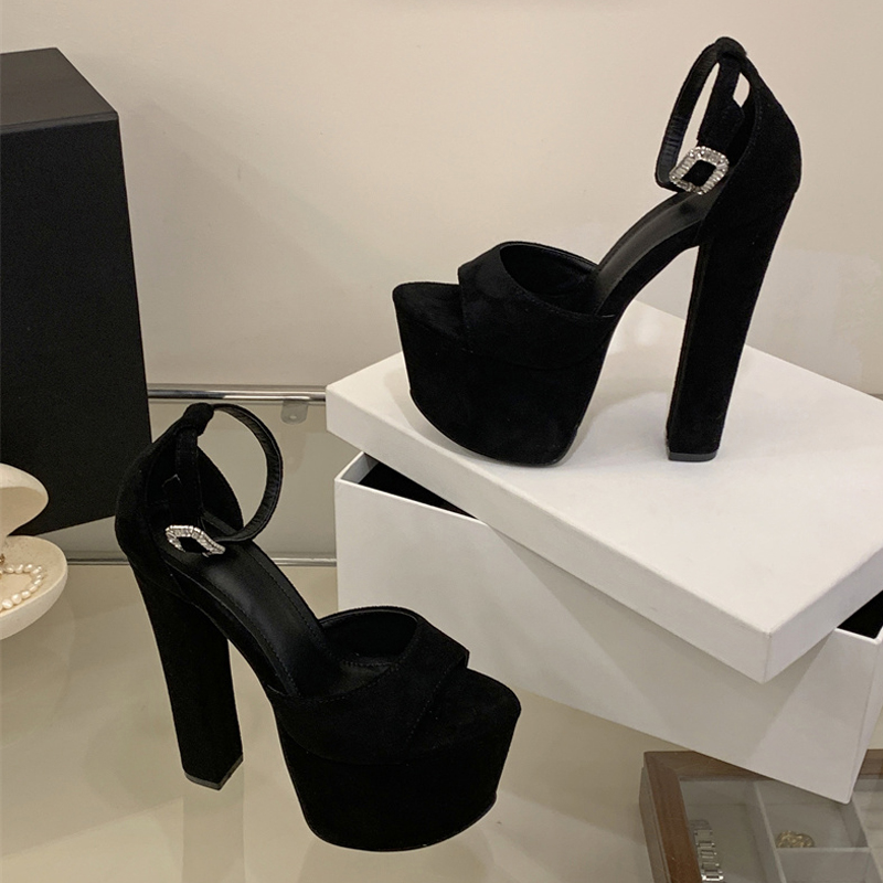 Sandali con Tacco Alto Estremo - Chunky Sneaker Platform recensione e prezzo